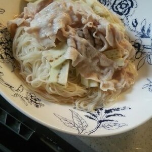 蒸しナスと豚のぶっかけ素麺♪